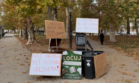 Protest zabojnikov na Prešernovem trgu. Foto: arhiv MOL