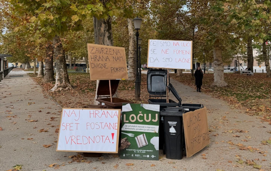 Protest zabojnikov na Prešernovem trgu. Foto: arhiv MOL