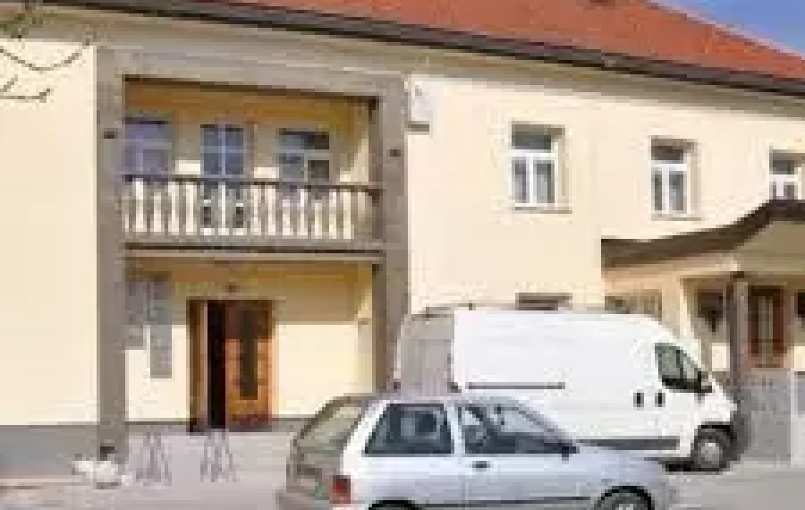 Zadruzni dom Zadvor