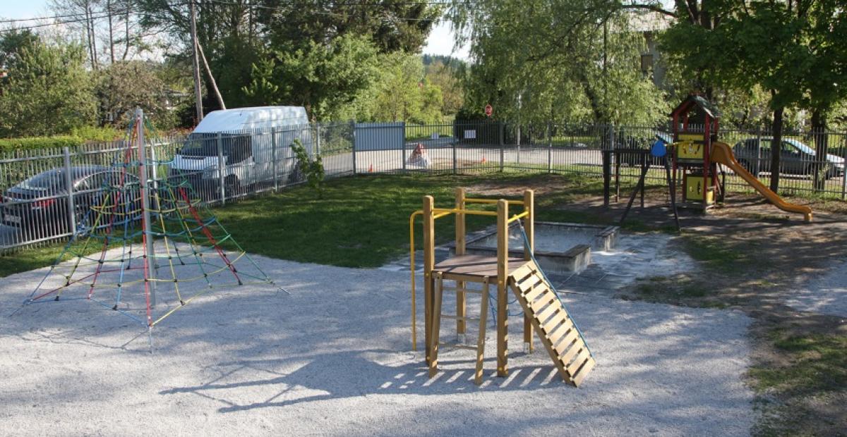 170420 otvoritev prenovljenega igrisca na OS Livada nrovan 004