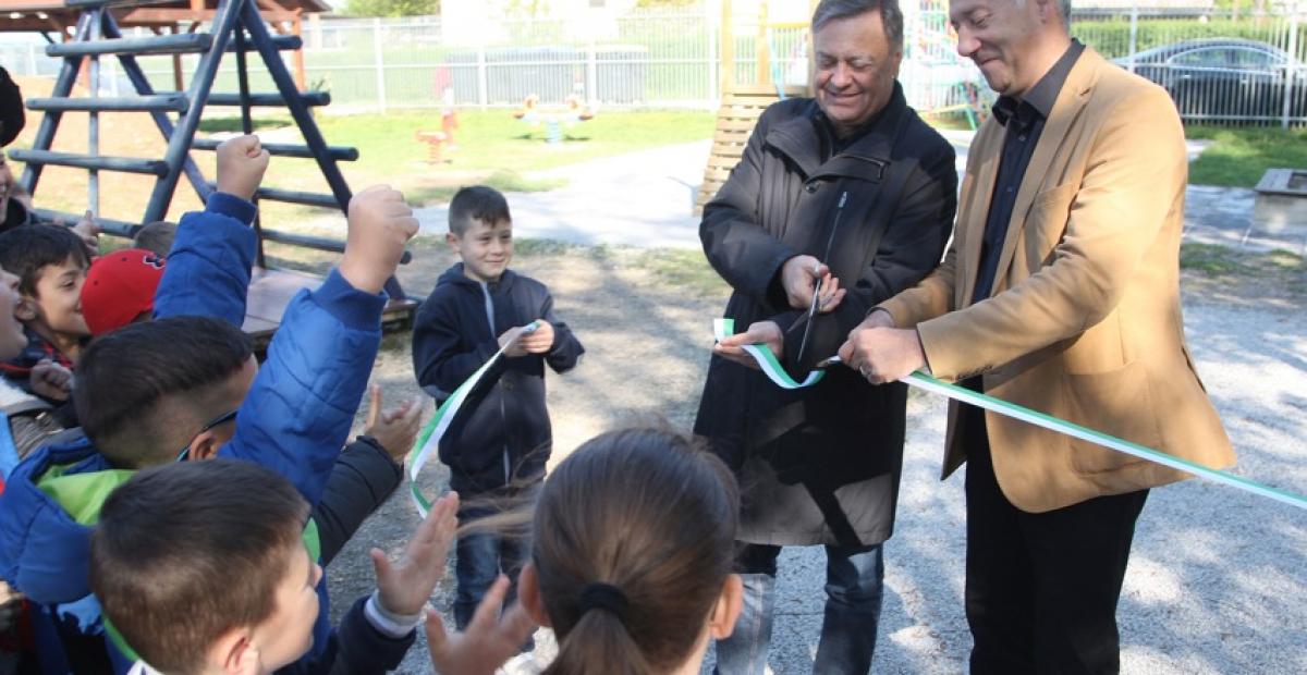 170420 otvoritev prenovljenega igrisca na OS Livada nrovan 020