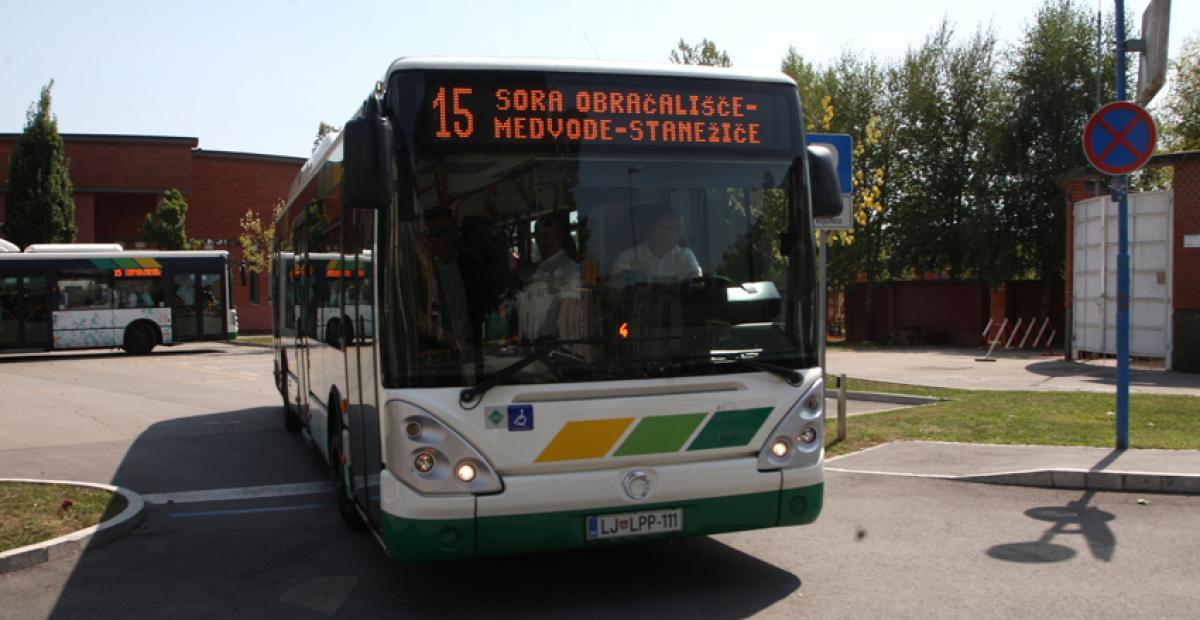 mestni avtobus na liniji 15