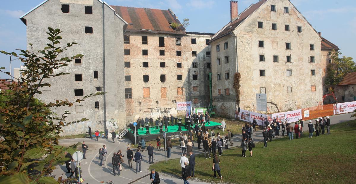 Novinarskega dogodka se je udeležilo veliko ljudi, ki so navdušeni nad začetkom del Foto: Nik Rovan