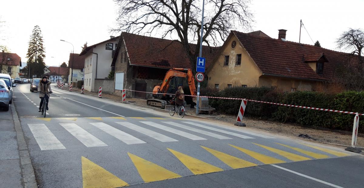 Na Vodnikovi urejamo kolesarske in peščeve površine, foto: Vita Kontic