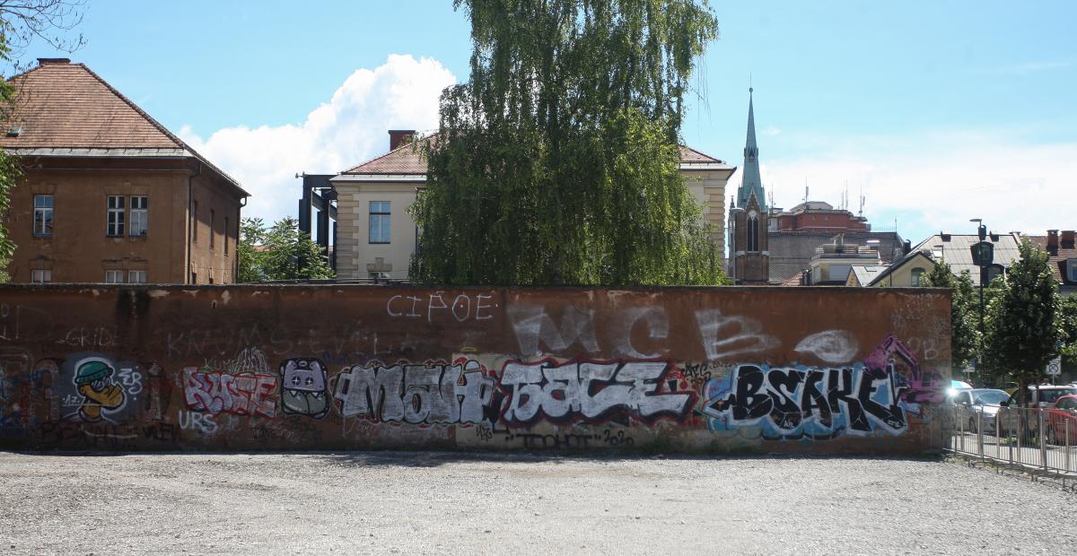 200611 grafitno mesto metelkova za stavbo pesaki nrovan 008