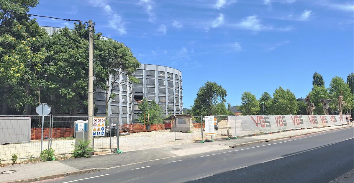 2025 06 Gradbisce 1 vrtanje pilotov