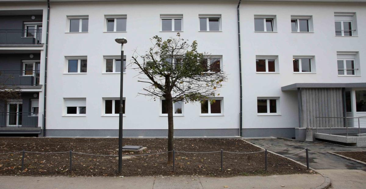 4. Knobleharjevi ulica Nik Rovan 001