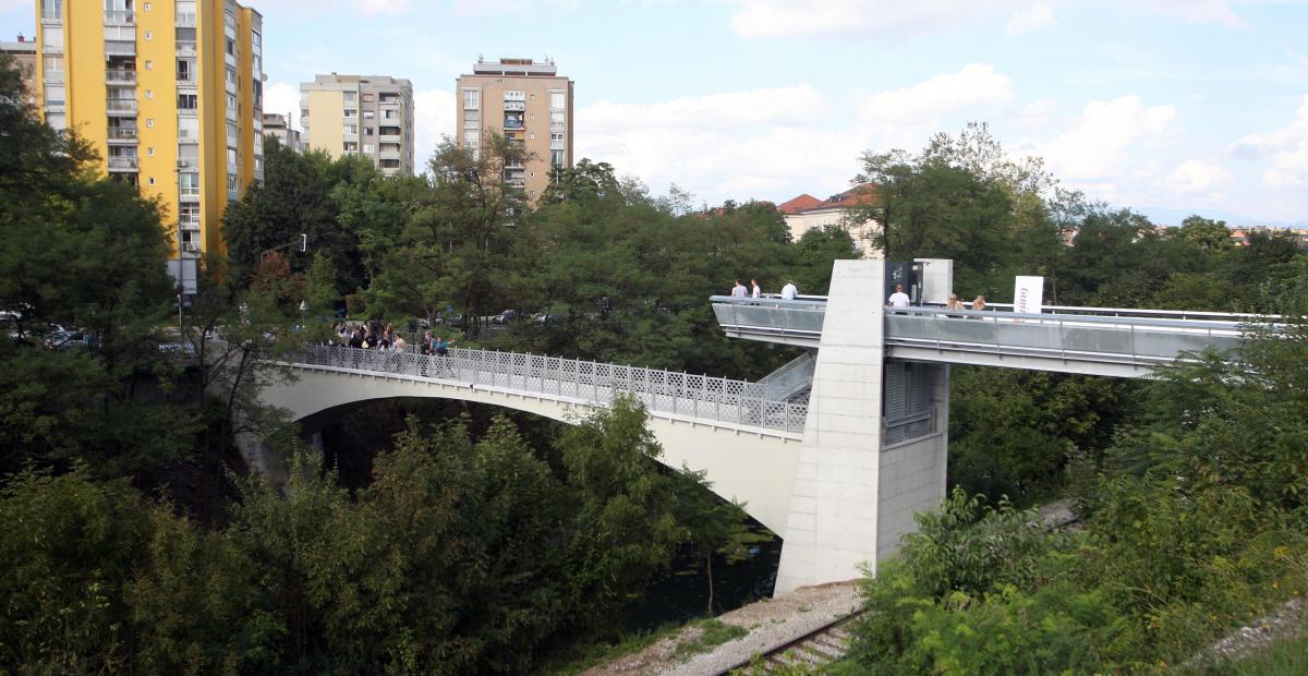 Brv cez Gruberjev kanal Streliška Foto: Nik Rovan