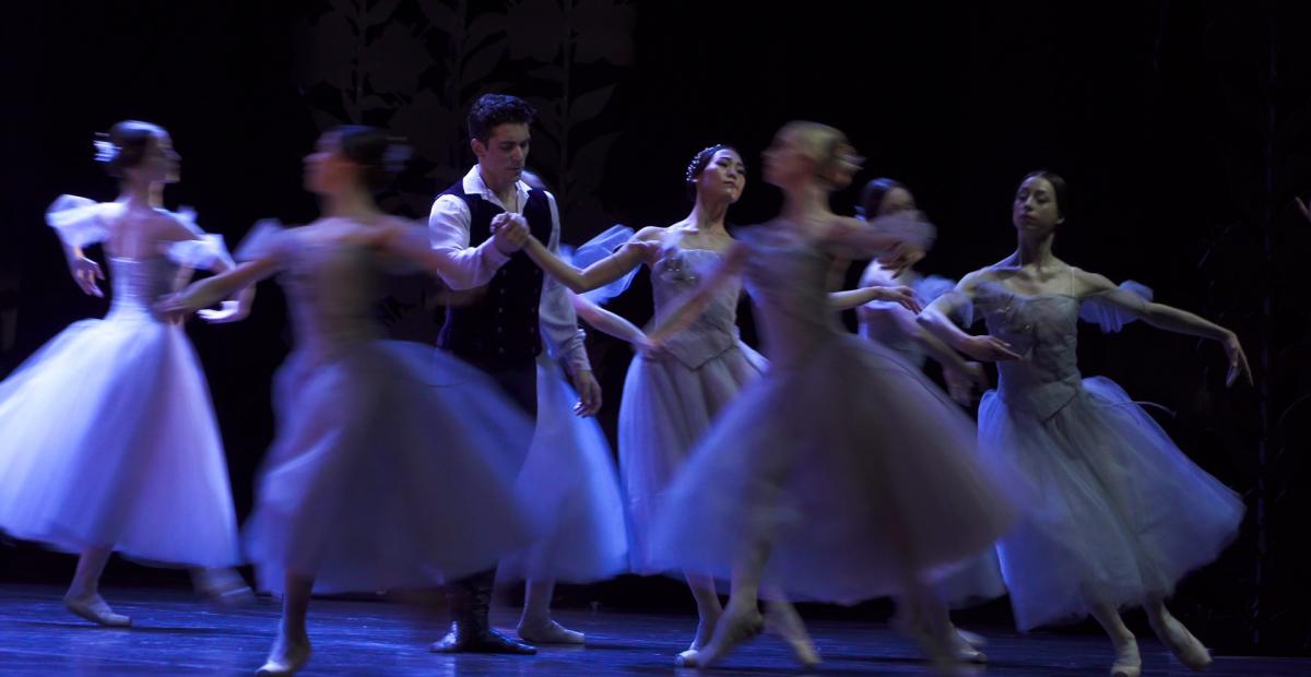 Balet Giselle je navdušil in napolnil Kongresni trg Foto: YoY