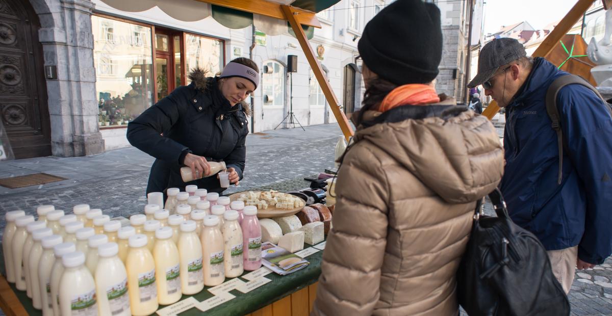 OVO Lokalna trznica cetrtne skupnosti smarna gora