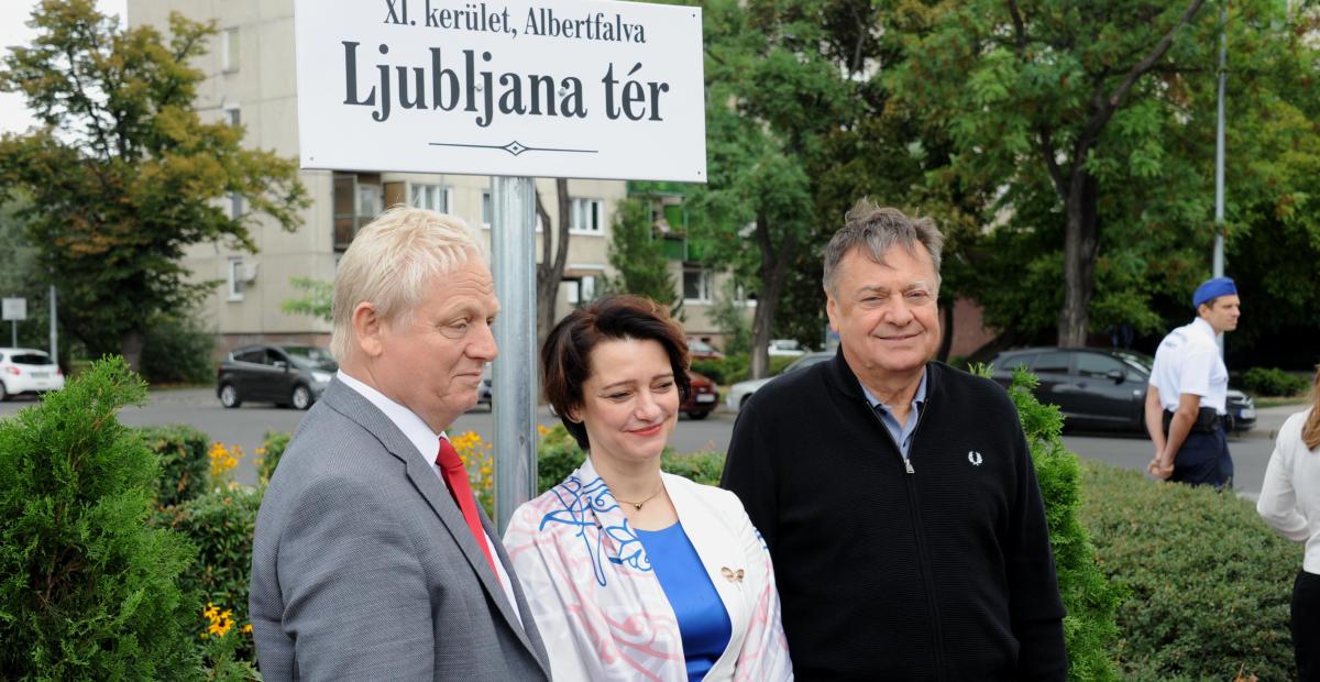 Odprtje Ljubljanskega trga v Budimpešti, od leve proti desni: župan Budimpešte Istvan Tarlos, slovenska veleposlanica na Madžarskem Ksenija Škrilec in župan Zoran Janković_vir MOL