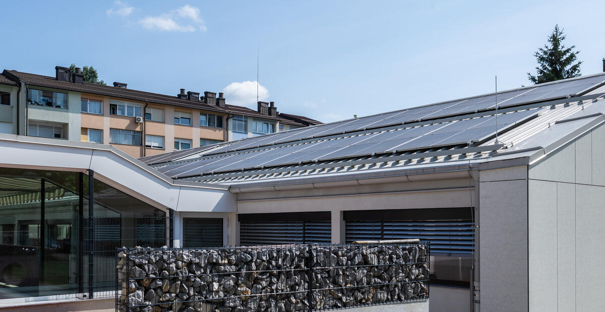 Sončne elektrarne na strehi Vrtca Otona Župančiča, enote Čurimuri