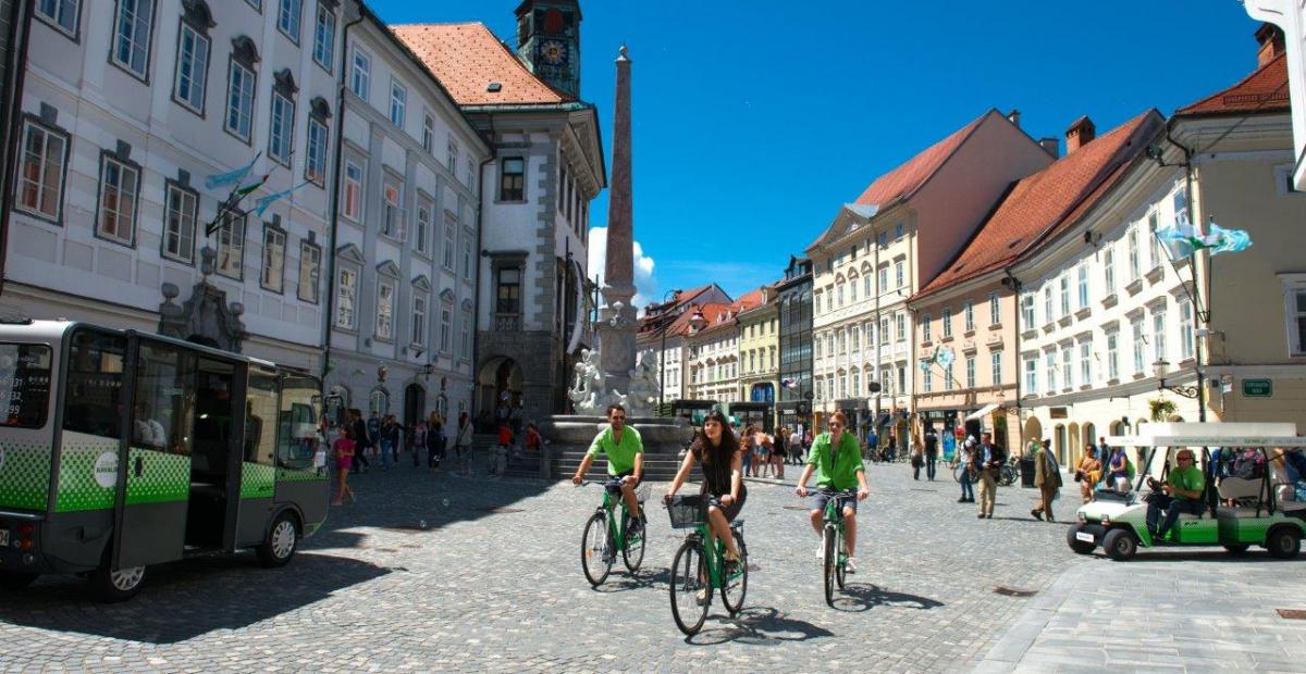 Cycling in the city centre, photo: Nea Culpa, Ljubljana Toursim