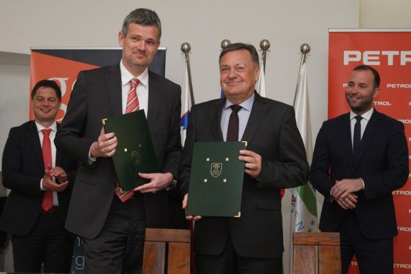 170406 podpis pogodbe Petrol nrovan 012