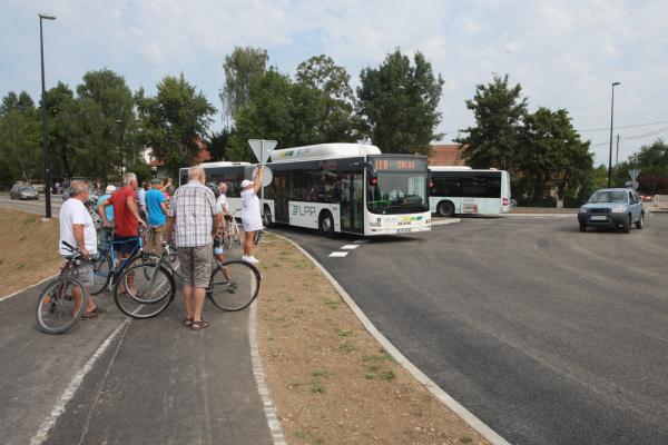 Odprtje prenovljene Zaloške ceste s krožiščem. Foto: Nik Rovan