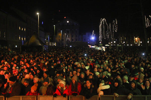 Réveillon du nouvel an en plein air.  Photo: N.Rovan