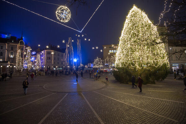 20201201 praznicna osvetlitev apetkovsek 10