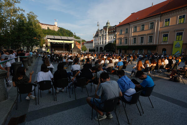 občinstvo na Juniju v Ljubljani