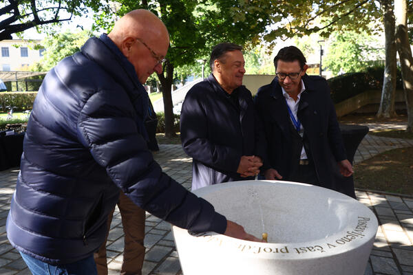 20211013 odkritje doprsnega kipa dr Eda Slajmerja nrovan 18