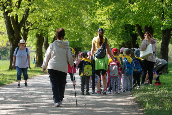 Prvi so se na pot odpravili otroci iz ljubljanskih vrtcev. Foto: Nik Rovan