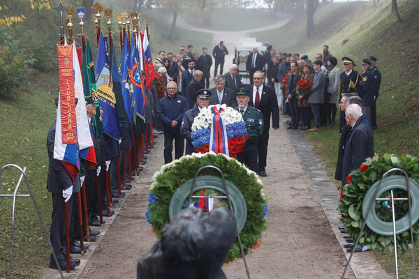 Polaganje vencev v Gramozni jami. Foto: N. Rovan