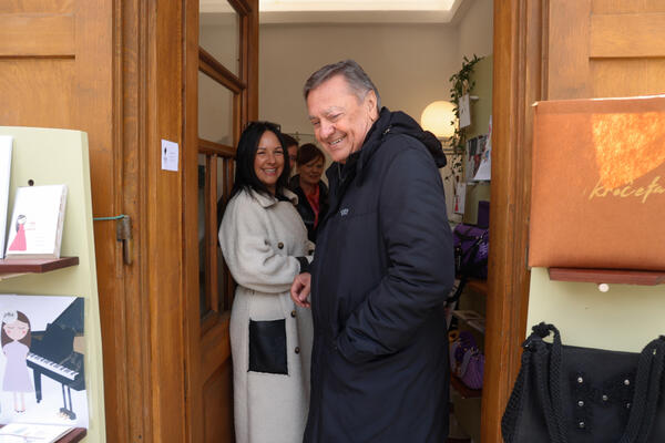 Izdelke v trafiki si je ogledal tudi župan Zoran Janković. Foto: N. Rovan 