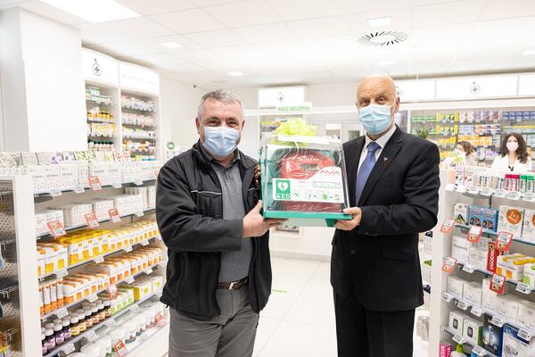 Direktor Lekarne Ljubljana dr Marjan Sedej in direktor LPP Peter Horvat 