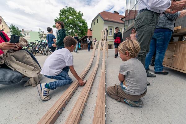 Dirka z lesenimi avtomobilčki.  Foto: Domen Nan, Center Rog