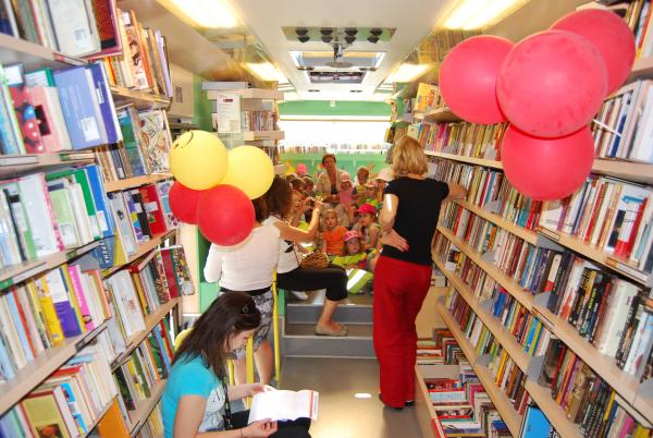 Bibliobus1 vir Mestna knjiznica Ljubljana