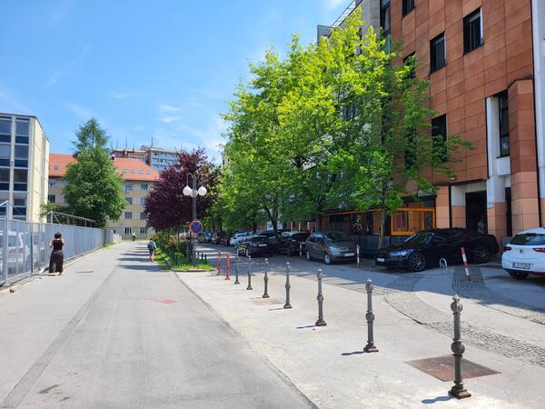 Čufarjeva med Resljevo in Kotnikovo ulico