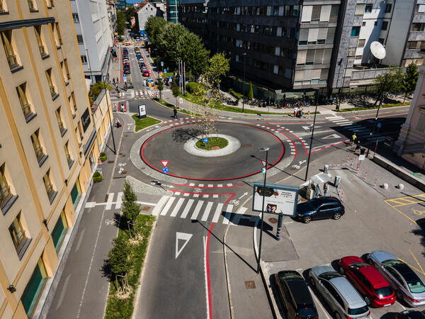 Krožišče Tavčarjeve, Kolodvorske, Komenskega in Male ulice. Foto: Nino Kolarev
