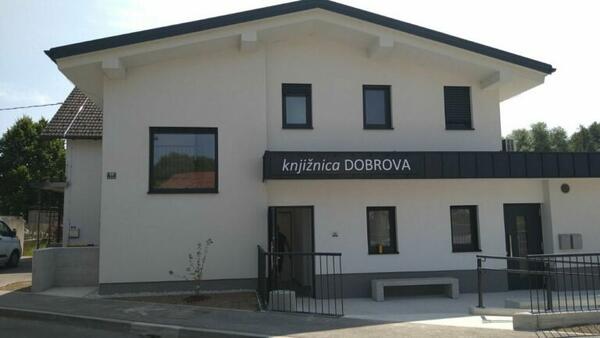 Knjiznica Dobrova Foto MKLJ