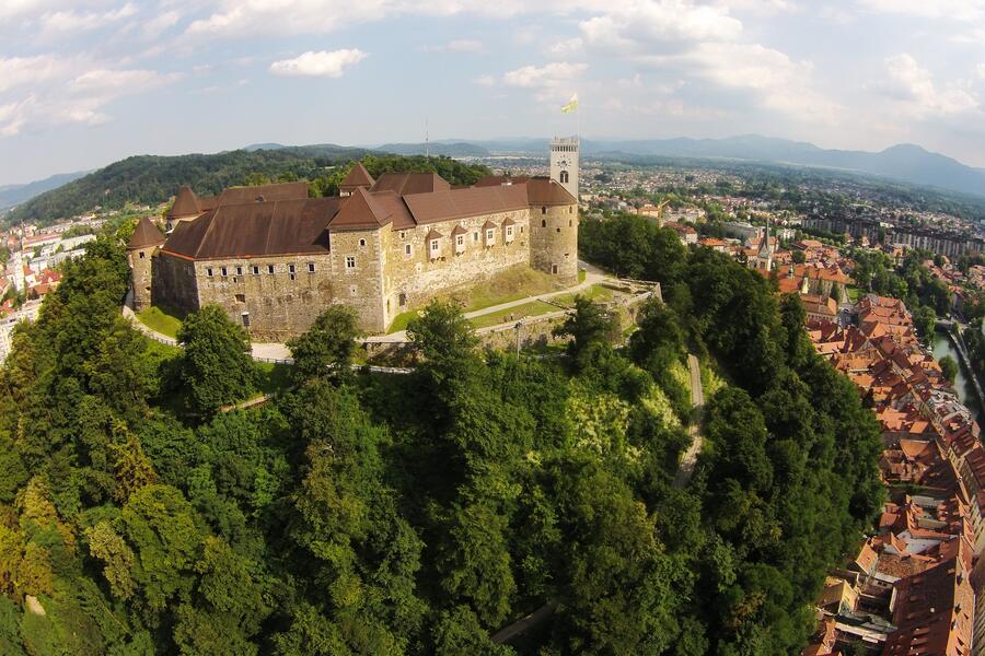 150701 Ljubljanski grad DRON STA