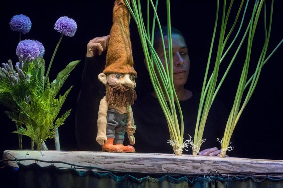 Korenčkov palček, Mini teater