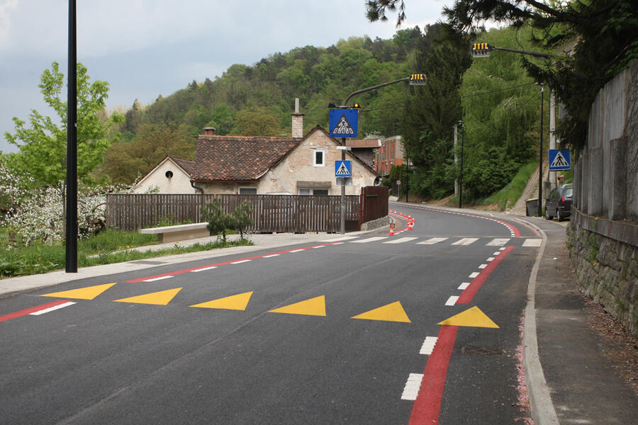 cestišče, ležeči policaj