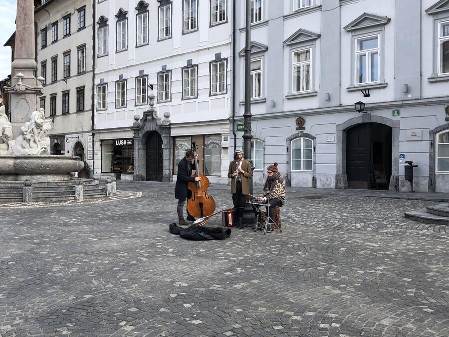 190205 Ulicni glasbeniki Karmen Zirovnik