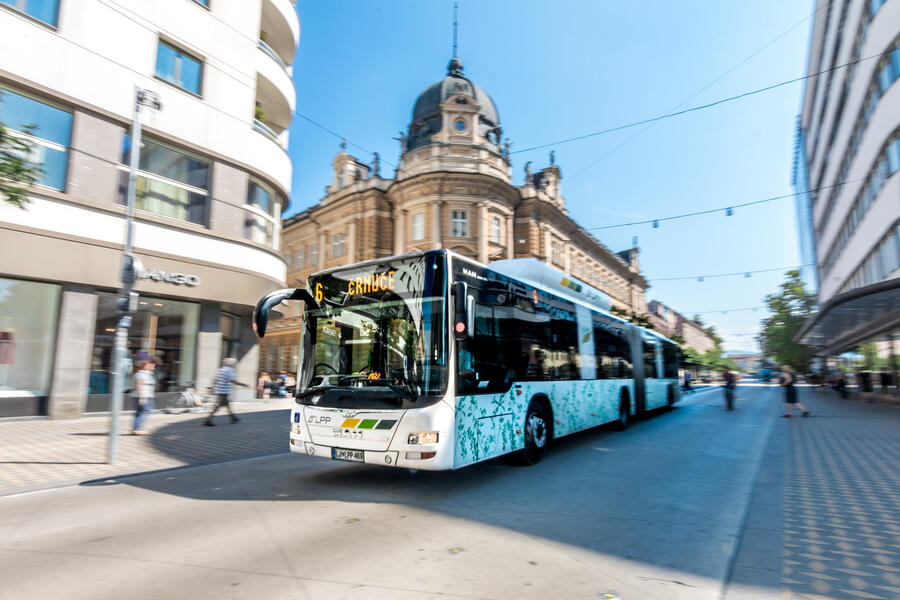 Avtobus na Slovenski. Foto: B. Pogačar, LPP