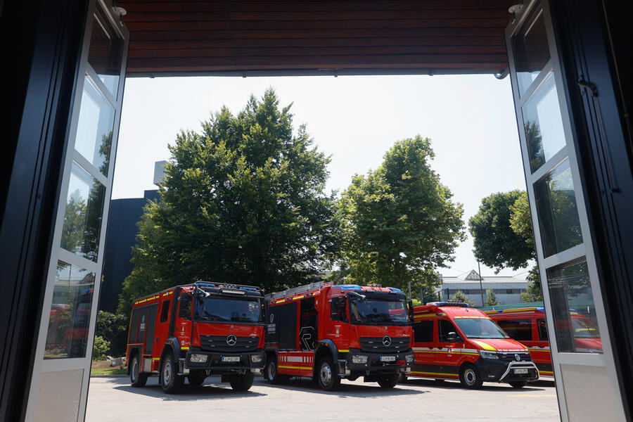 gasilska vozila na parkirišču Gasilske brigade Ljubljana