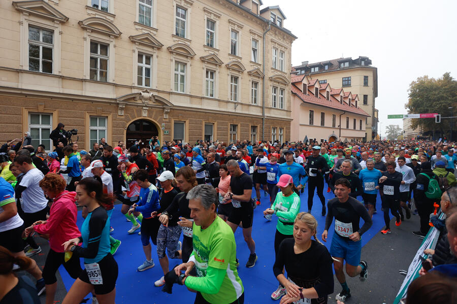 tekači na ljubljanskem maratonu