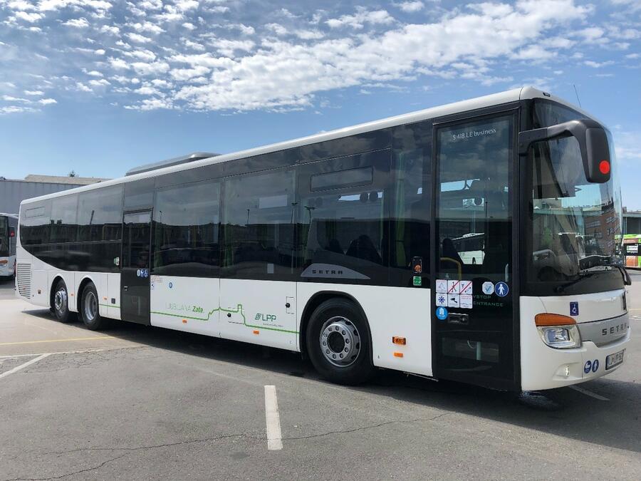 Avtobusi so nizkopodni in dostopni tudi osebam z oviranostmi. Foto: LPP