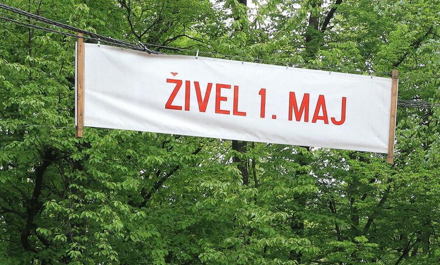 napis Živel 1. maj