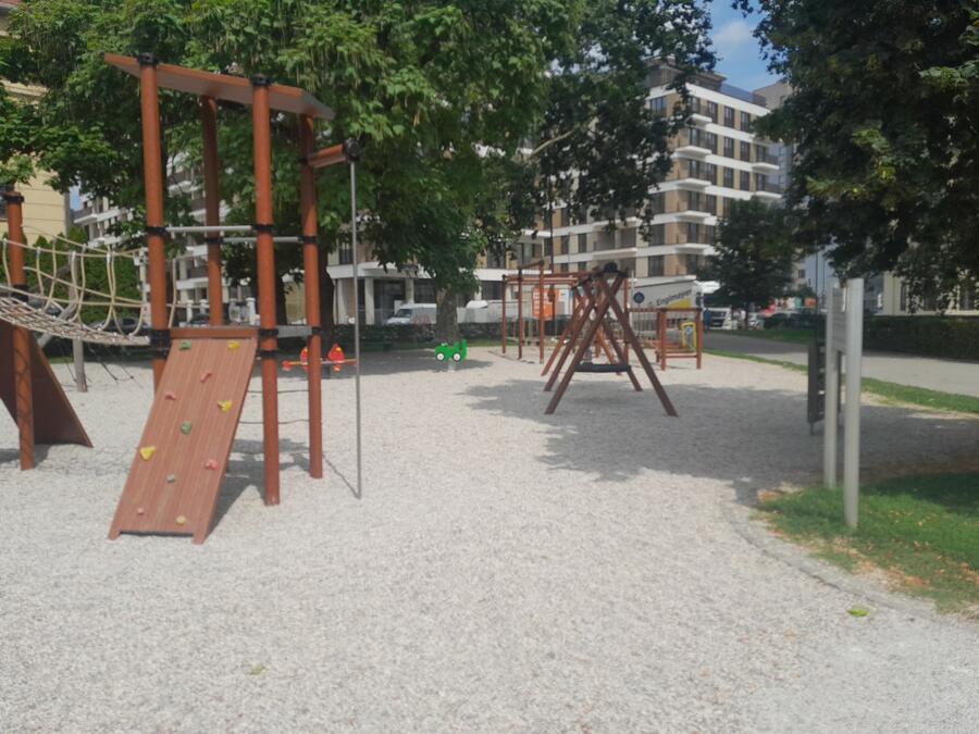 Otroško igrišče v Parku slovenske reformacije 