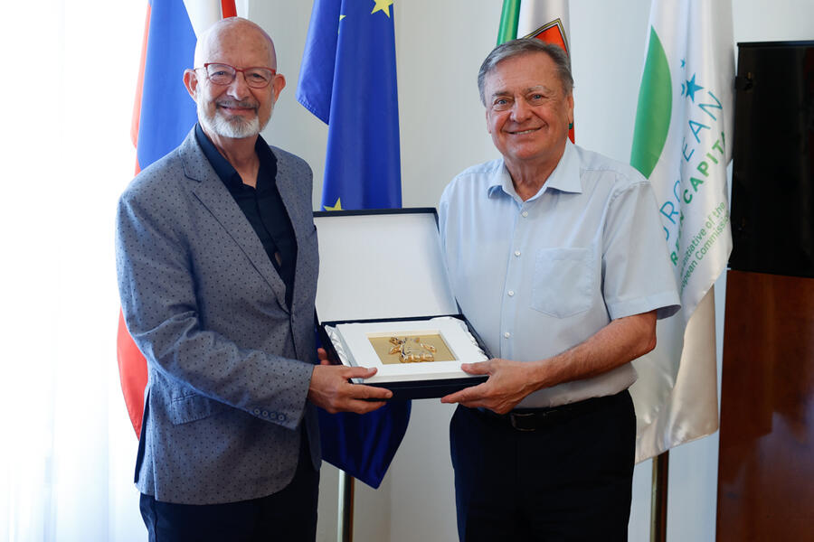 the reception, photo of both mayorss
