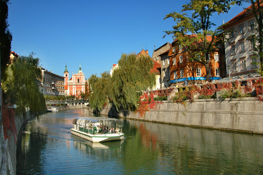 Boat on Ljubljanica River Photo: D.Wedam 