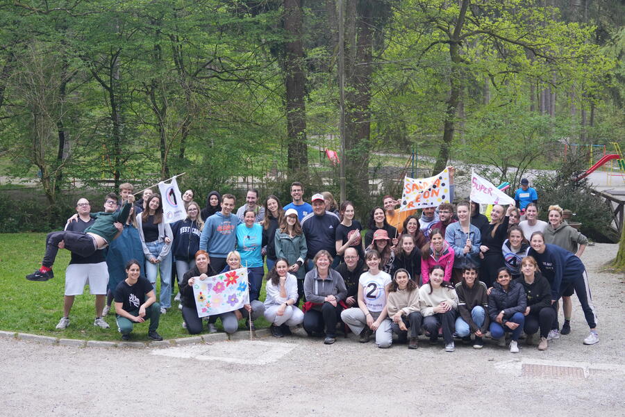 Prostovoljci. Foto: Mladi zmaji