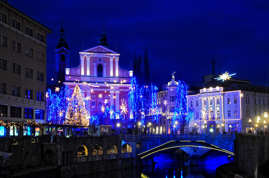 Festively illuminated city, photo: D. Wedam, Tourism Ljubljana
