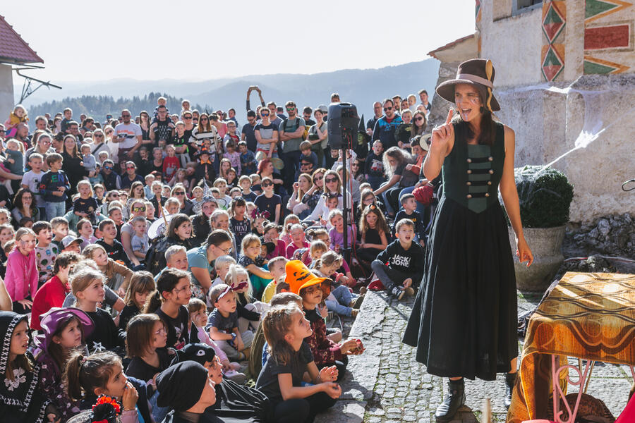 Predstava Čarovniški blues. Foto: Boris Pretnar, vir: Pionirski dom