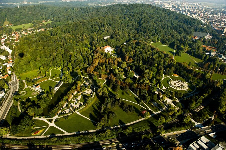 V Ljubljani imamo več mestnih gozdov, med njimi tudi Krajinski park Tivoli, Rožnik in Šišenski hrib. Foto: Branko Čeak