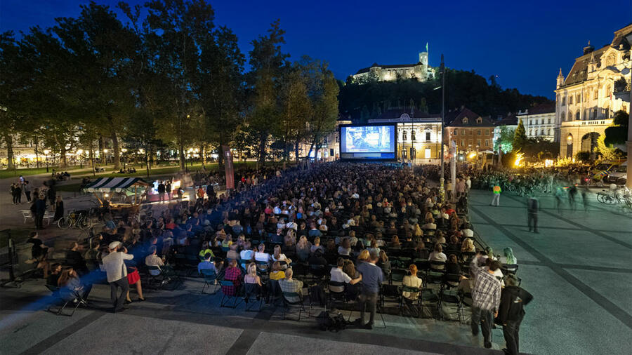 Open-air cinema at Congress Square, photo: Kinodvor