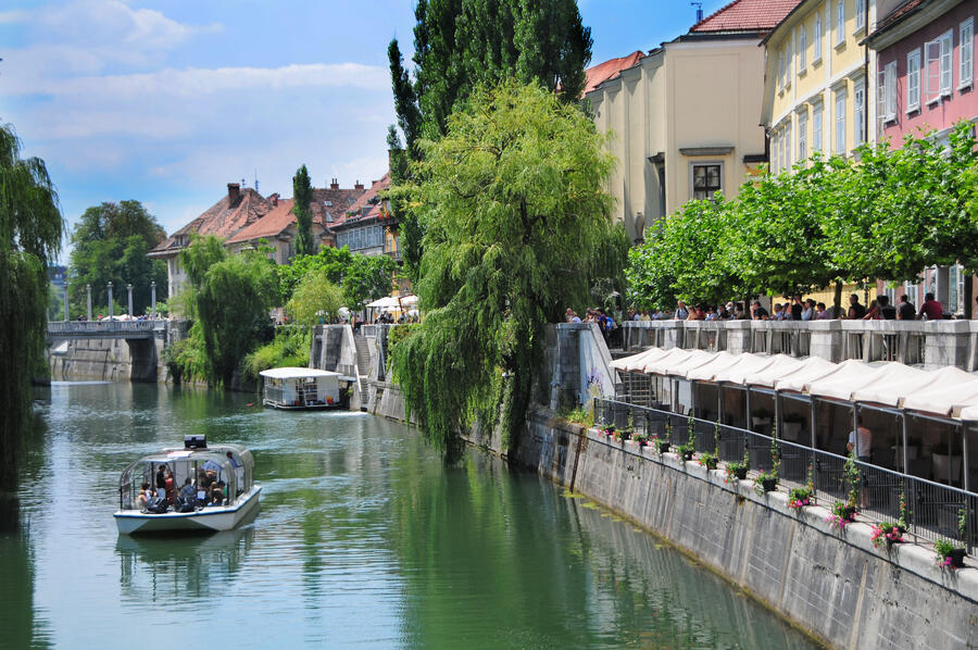 Ladjice na Ljubljanici, foto: D.Wedam, vir: Turizem Ljubljana